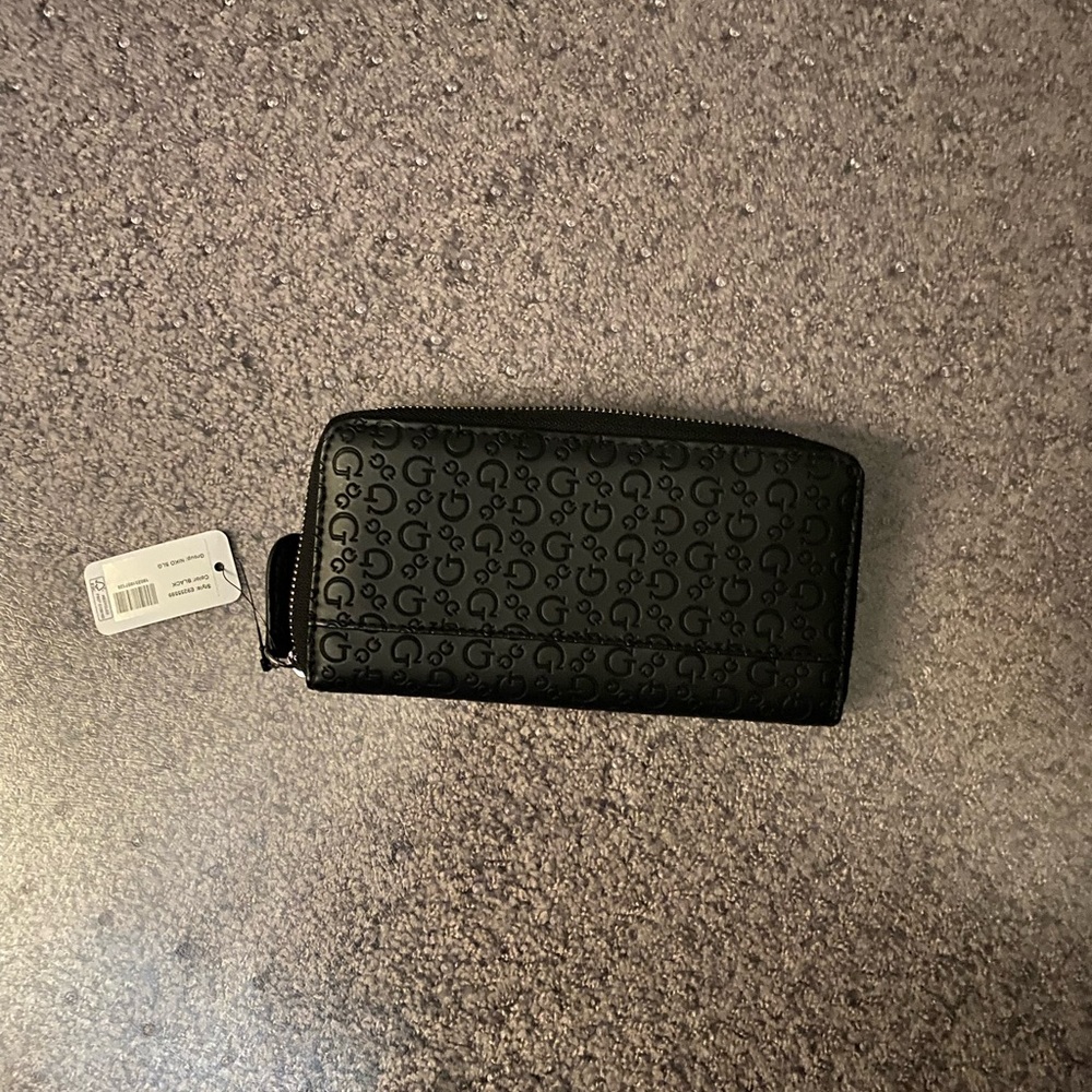 Brand New! Guess Wallet - Picture 2 of 3